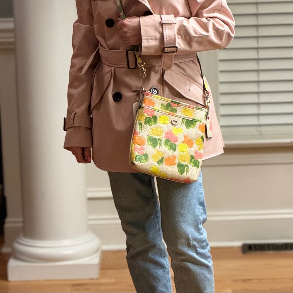 COACH NWT’s Kitt Messenger Crossbody Bag With Floral Print - Picture 4 of 16